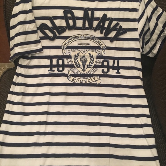 2 Big boys old navy shirts - Picture 3 of 4